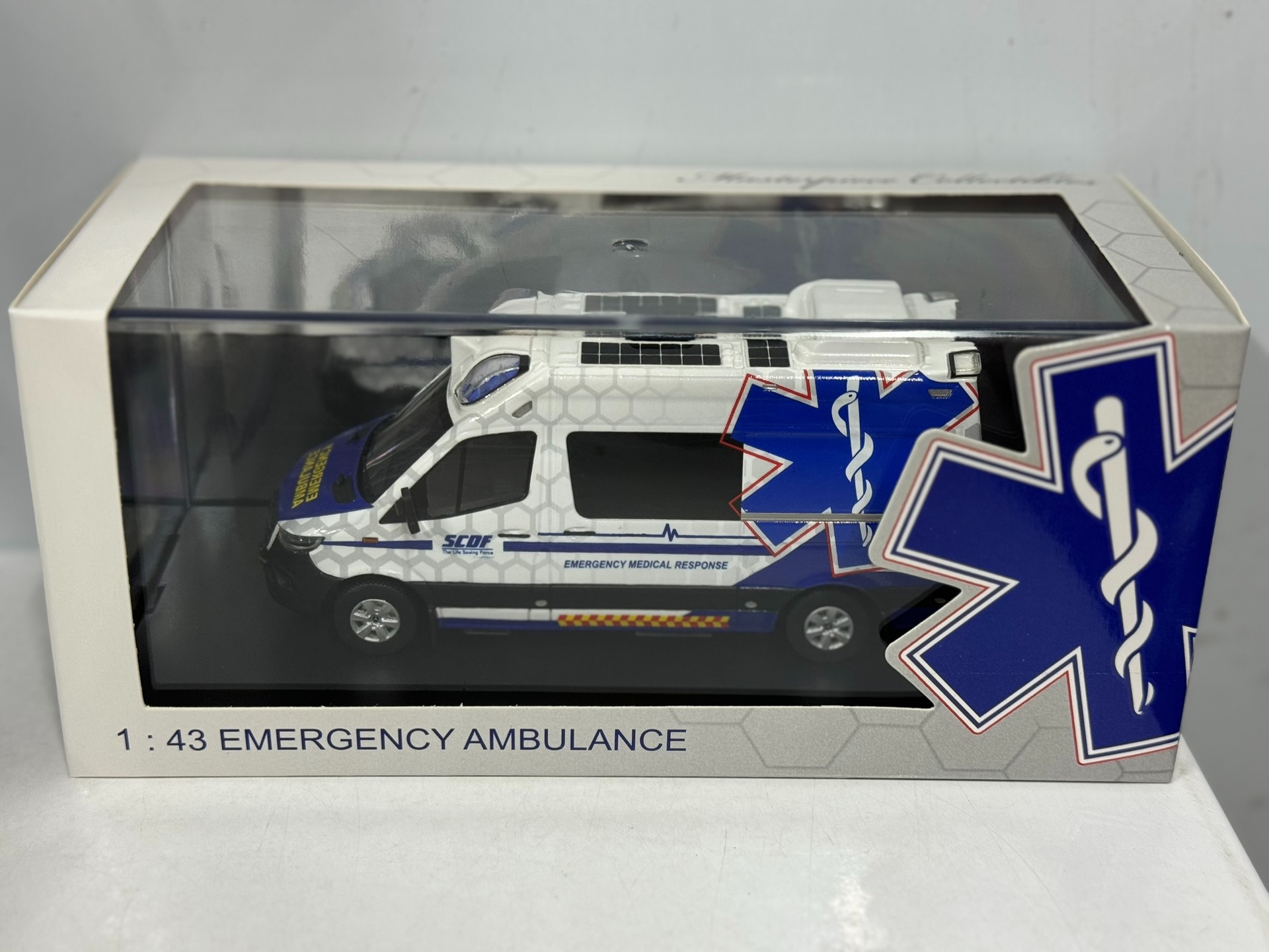 Model Kit Singapore - Diecast Masterpiece 1/43 Scale SPRINTER SINGAPORE