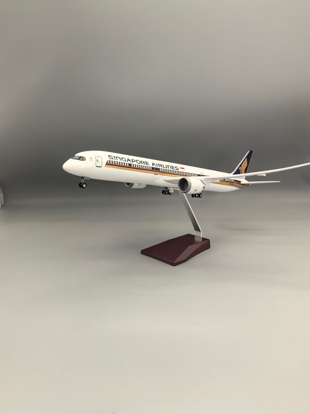 43cm Singapore Airlines B787-1 - огляд і ціна Model Kit Singapore